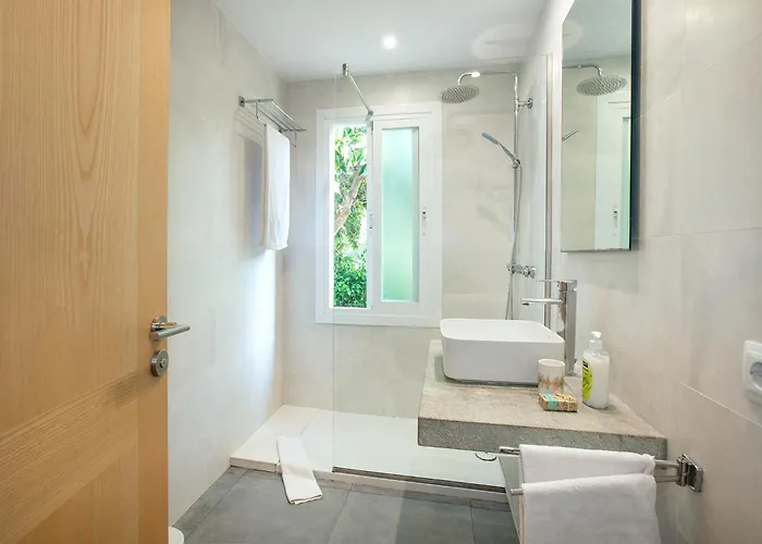 Menonge By Vintage Travel * Pollença