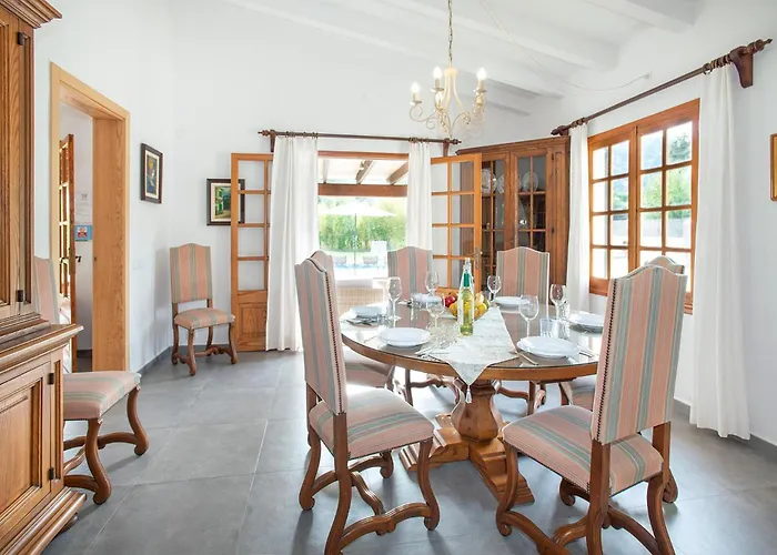 Menonge By Vintage Travel * Pollenca